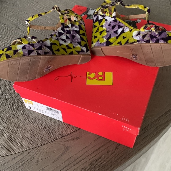 BC, I Got It Della Print, Della Green Print. Size 9. - Picture 4 of 10